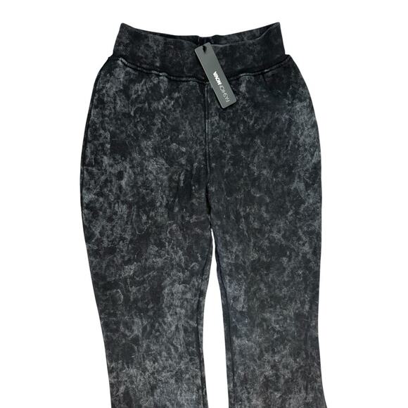 NWT Fashion Nova Brooklyn Washed Sweatpants Black Acid Wash Flare Leg Medium - Picture 4 of 9